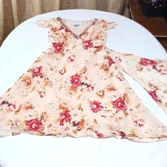 Adrianna Papell Floral Dress in Cream and Pink - Picture 12 of 12